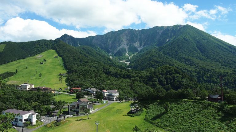 鳥取県大山町】ふるさと納税で体験 豊かな自然と四季の美味しさ | ふるさと納税ガイド